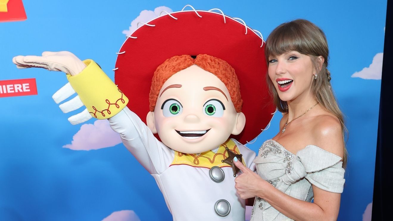 Taylor Swift Delivers Surprise Performance at 'Toy Story 5' Hollywood Premiere