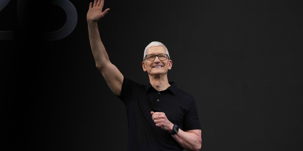 Apple Reclaims World's Most Valuable Company Crown, Overtaking Nvidia on AI Strategy Bets
